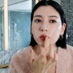 三吉彩花が教える「韓流ツヤ肌＋じゅわっと血色メイク」の作りかた。| Beauty Secrets | VOGUE JAPAN